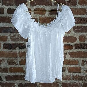Medium White Eyelet Off the Shoulder Loose Flowy Top‎ w/ Lace Details